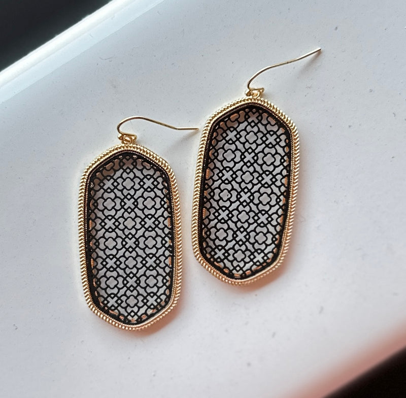 Earring | Geometric Filigree Two Tone Metal Dangle Earrings