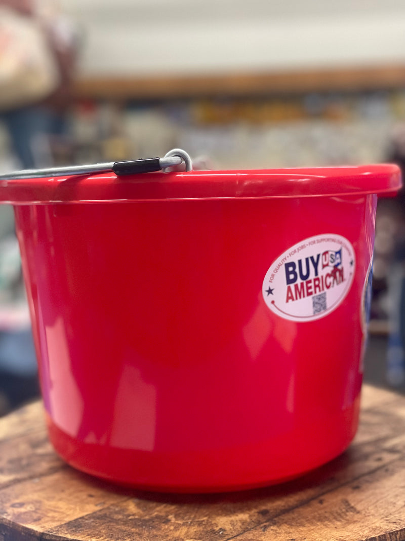 Little Giant l 8 quart Flat Back Plastic Bucket - Red