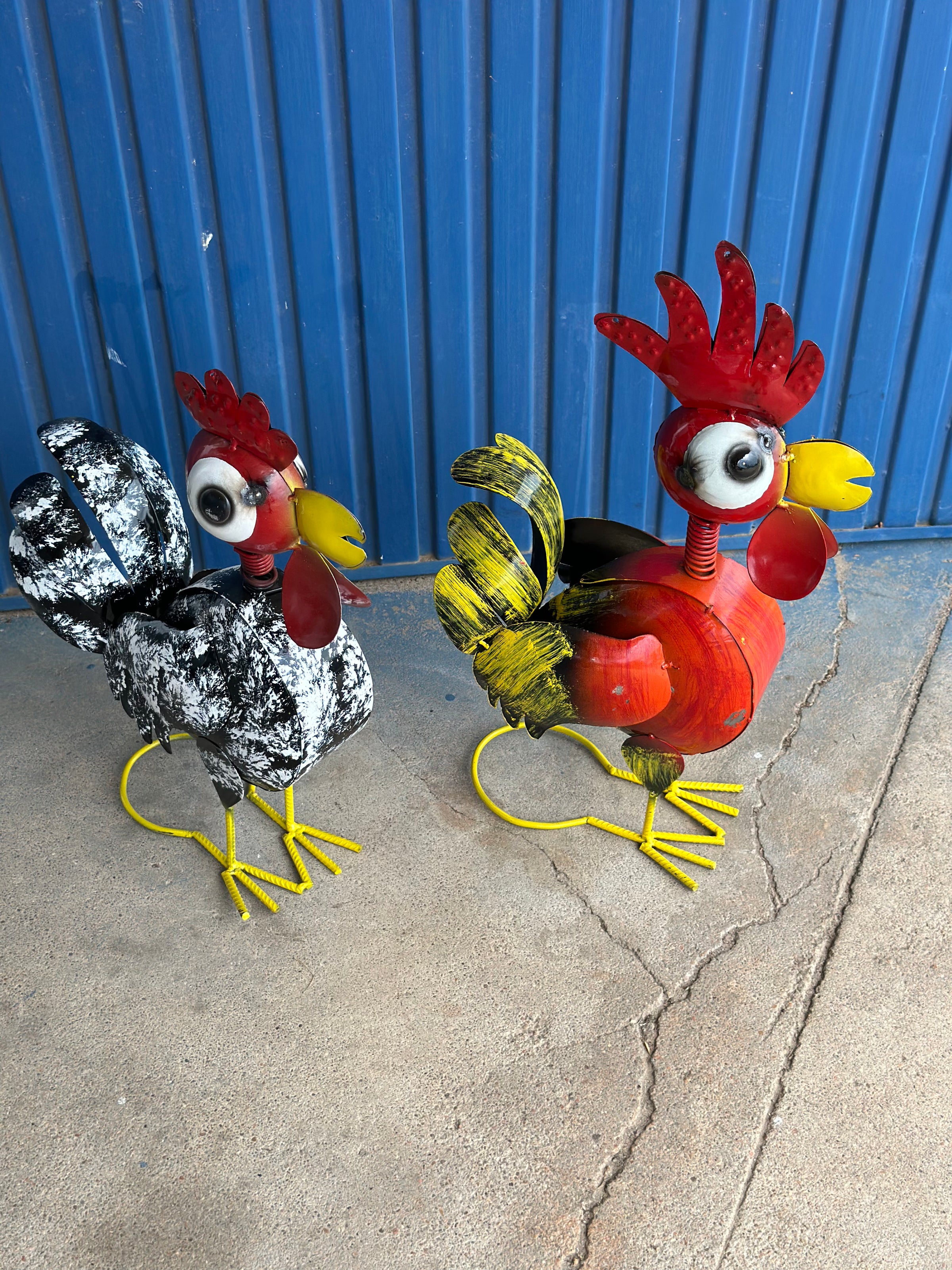 Rooster with Big Eyes Metal Yard Art – 56 FEED CO